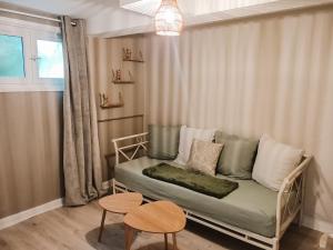 Posezení v ubytování Appartement Jungle Cosy - Bureau & Fibre - 10min du Futuroscope