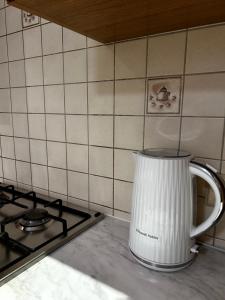 a white tea kettle sitting on a kitchen counter at Apartament na wyłączność - Tarnowskie Góry - Strzybnica in Tarnowskie Góry