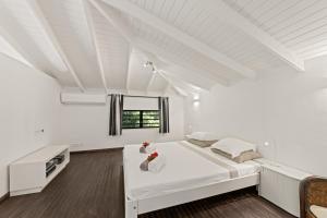 Giường trong phòng chung tại Villa Les Palmiers