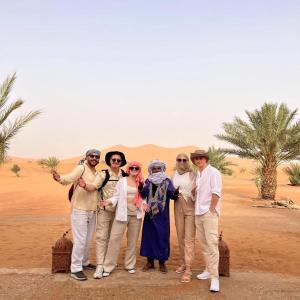 Επισκέπτες που μένουν στο Merzouga whisper camp