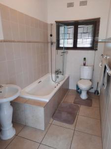 Koupelna v ubytování Sea shells self catering