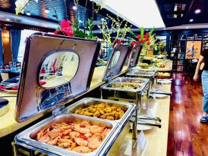 Φαγητό σε αυτό το πλωτό κατάλυμα ή κάπου εκεί κοντά