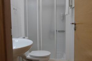 Un baño de Hotel Las Palmas Urban Center 5 fotos más