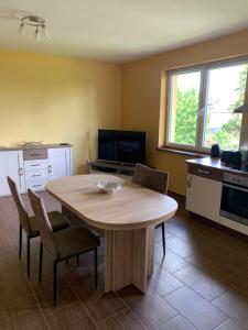 Μια τηλεόραση ή/και κέντρο ψυχαγωγίας στο Janas Ferienwohnung