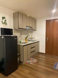 Кухня или мини-кухня в Kaias Wander Staycation -Megatowers
