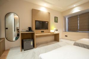 TV a/nebo společenská místnost v ubytování Lotus Vista