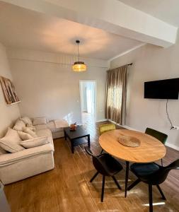 Μια τηλεόραση ή/και κέντρο ψυχαγωγίας στο Grandpa's House