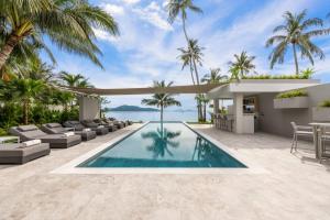 Bazén v ubytování Emotion Villa 5BR Luxury Beachfront Retreat nebo v jeho okolí