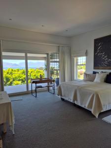 Ένα ή περισσότερα κρεβάτια σε δωμάτιο στο Villa PheZulu +73 φωτογραφίες