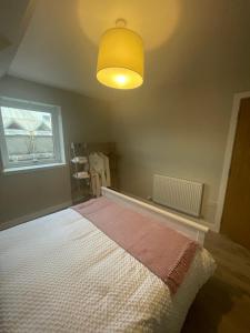 Postel nebo postele na pokoji v ubytování Adalienes Retreat Flat 3