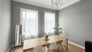 Fotografie z fotogalerie ubytování Apartment im Denkmal zentral in Krefeld mit hohen Decken v destinaci Krefeld