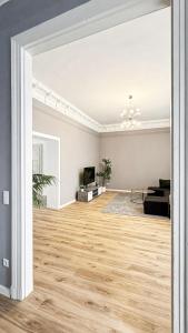 Posezení v ubytování Apartment im Denkmal zentral in Krefeld mit hohen Decken + 3 fotografie