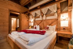 Postel nebo postele na pokoji v ubytování Hotel Gianna + 37 fotografií