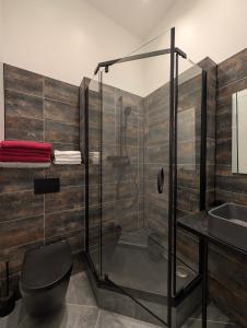 Koupelna v ubytování K&S Apartments + 35 fotografií