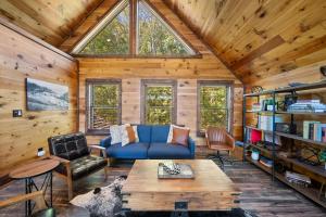 Χώρος καθιστικού στο Cranberry View Lodge