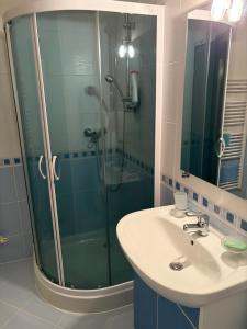 Ένα μπάνιο στο Golem Apartments +13 φωτογραφίες