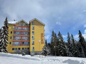 Το Golem Apartments τον χειμώνα