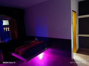 a purple room with a bed and a window at Panorâmic Luxo Exclusiv in Santa Cruz Cabrália +65 photos