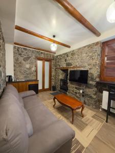 Μια τηλεόραση ή/και κέντρο ψυχαγωγίας στο To Pentrino 1