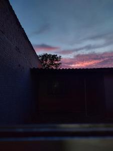 Solopgangen eller solnedgangen set fra bed and breakfast-stedet + 3 billeder