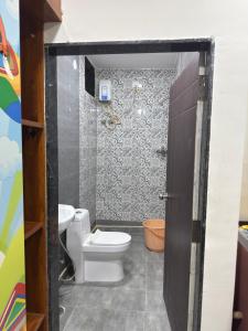 Koupelna v ubytování Luxurious Duplex Villa + 13 fotografií