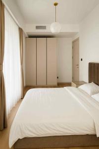 Ένα ή περισσότερα κρεβάτια σε δωμάτιο στο Downtown Panorama 9th Floor