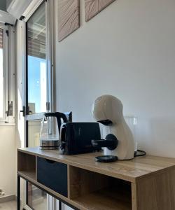 Příslušenství pro přípravu čaje a kávy v ubytování Modern apartment, terrace, AC and WiFi