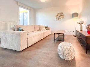 a living room with a couch and a table at Cenon plein ciel in Cenon