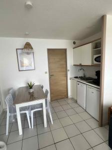 Η κουζίνα ή μικρή κουζίνα στο Cap sur le Lac