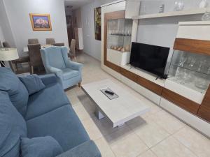 TV a/nebo společenská místnost v ubytování Apartamento en Sueños de Denia III muy cerca de la playa y del pueblo
