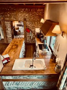 Kuchyň nebo kuchyňský kout v ubytování Nature, chaleur, calme et confort au coeur des Ardennes belges