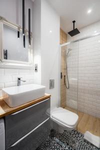 Et badeværelse på Apartment by Cathedral