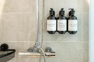 Ένα μπάνιο στο Naolux House Sens