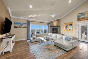 Μια τηλεόραση ή/και κέντρο ψυχαγωγίας στο Amazing Privacy and Views on 5 Acres