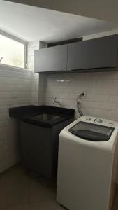 Kuchyň nebo kuchyňský kout v ubytování 3 quartos e 2 suites, Alto Padrao, na Ponta Verde, 270m da Praia + 22 fotografií