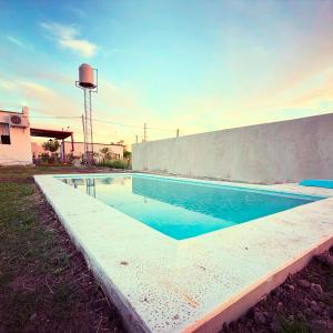 Bazén v ubytování LaMeyacasaquinta nebo v jeho okolí