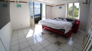 Ένα ή περισσότερα κρεβάτια σε δωμάτιο στο RESIDENCE SOLARIDE apartments, FREE PRIVATE PARKING WITH VIDEOSURVELLIANCE and SHUTTLE SERVICE