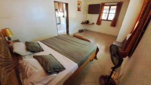 a bedroom with a bed in a room at Case sauvage in Diana