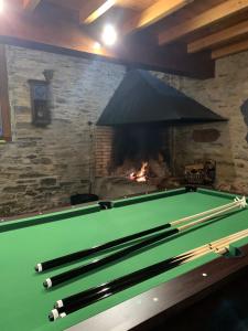 Biliár nebo kulečník v ubytování Casas do Campo