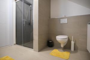 Koupelna v ubytování Apartma Eva + 24 fotografií