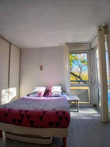 Postel nebo postele na pokoji v ubytování Apartment Near Center