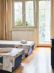 Ένα ή περισσότερα κρεβάτια σε δωμάτιο στο Seven Tower