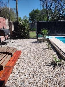 a backyard with a bench and a pool at quinta la peke in Ituzaingó