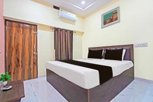 Giường trong phòng chung tại Super Hotel O Rajmahal