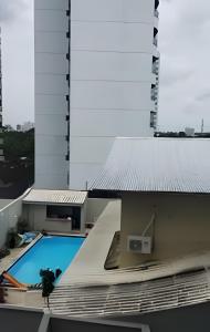 a swimming pool on the roof of a building at Tiwa Studio Requinte Amazônico Adrianópolis in Manaus