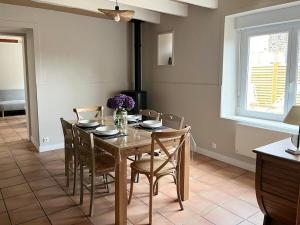a dining room with a table and chairs at Le Bas des Landes Gîte in Pléneuf-Val-André +9 photos