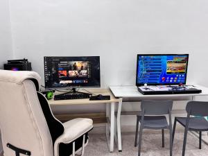 TV a/nebo společenská místnost v ubytování Free EV Car Charge KTV Snooker&PS5Game 13Pax Ipoh