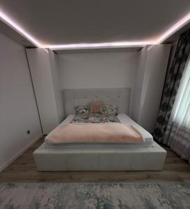a bedroom with a bed in a room at Luxury Apartmant Neptun Free Parking in Sarajevo