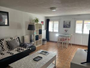 Χώρος καθιστικού στο Le rez-de-jardin de SoPat