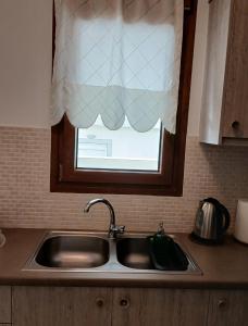 Kuchyň nebo kuchyňský kout v ubytování Akrivis studio + 50 fotografií